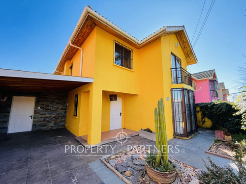Santa Cruz, Casa En Barrio Residencial