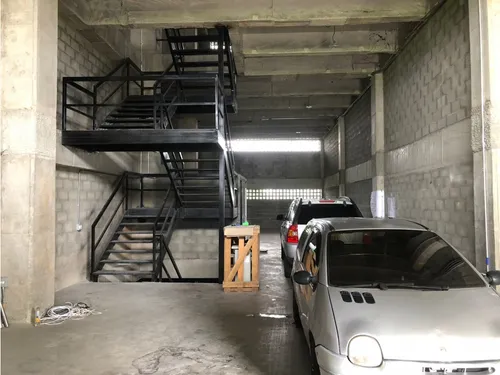 Bodega En Arriendo, Sector Jardines- Via El Caimo