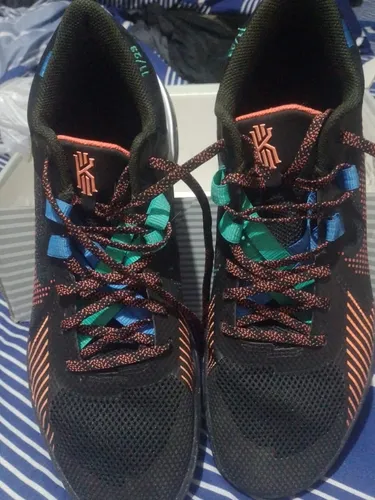 Chaussure de basketball kyrie clearance flytrap