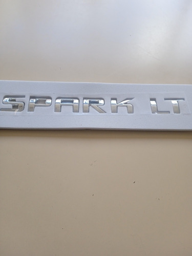 Emblema En Letras Cromadas Spark Aplica A Los Chevrolet 