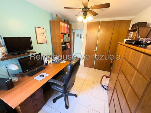 Sb Amplio Y Comodo Apartamento Con Bella Vista Y Excelente Ubicación.sin Fallas En Los Servicios