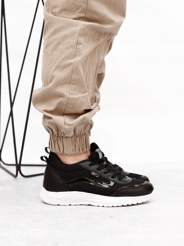 Zapatillas Mujer Livianas Detalles Charol Fiona Bym Shoes
