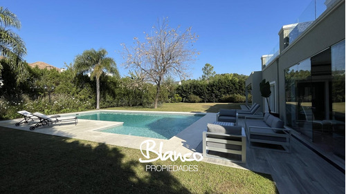 Casa En Venta En La Lomada, Pilar, G.b.a. Zona Norte