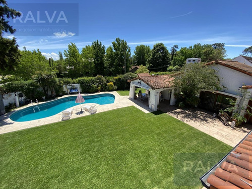 Imagen 5 de 30 de Casa Con Gran Jardin Y Piscina - Las Lomas - Frente Al Golf
