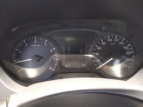 Imagen 8 de 12 de Nissan Np300 Frontier 2019 2.5 Le Aa Mt