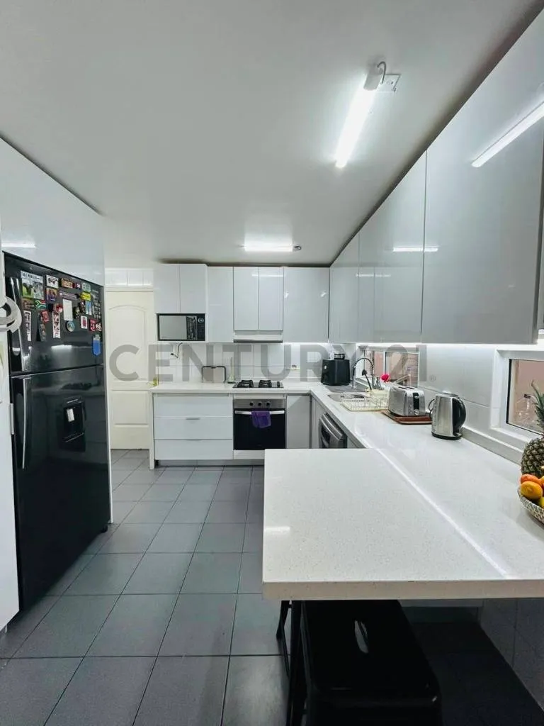 Imagen 3 de 24 de Venta De Casa Remodelada En Condominio Pie Andino/ Cam. D...