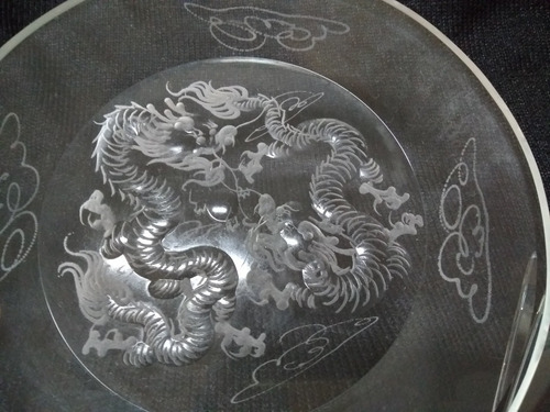 Dragão De Vidro 3d Gravado A Laser C/base 20cm Diâmetro Novo