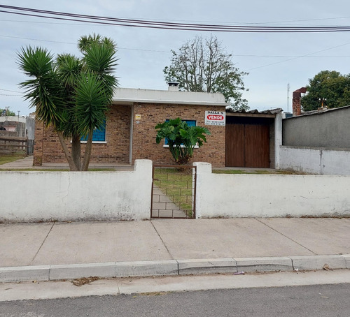  Vende Casa Con Apartamento Y  Terreno 700 Mts. Cuad. 