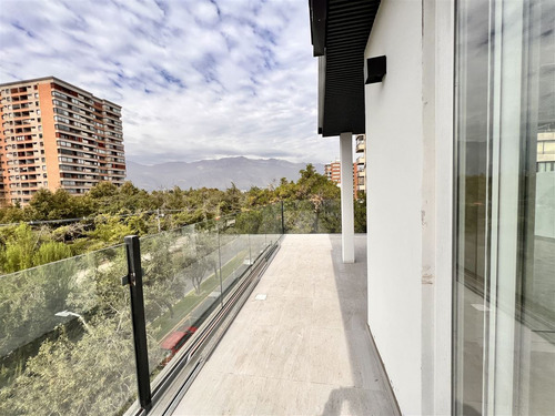 Departamento Duplex Remodelado Con Quincho, Metro Colón