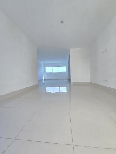 Se Alquila/ Renta Apartamento Moderno Piso Alto Con Vista