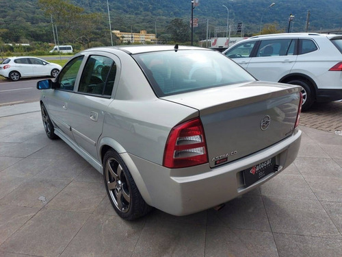 Imagem 7 de 12 de Chevrolet Astra 2.0 Mpfi Cd Sedan 8v Gasolina 4p