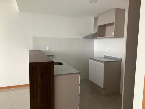 Apartamento En Tres Cruces Con Garage