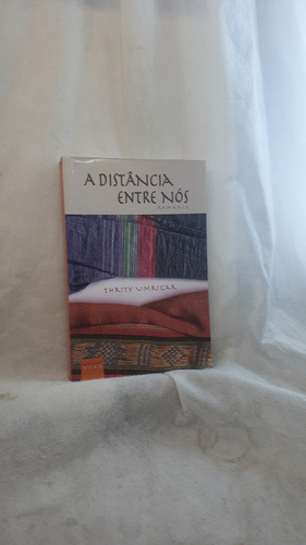 Livro A Distância Entre Nós - Edição De Bolso - Thrity Umrigar - Editora Pocket Ouro (Usado)