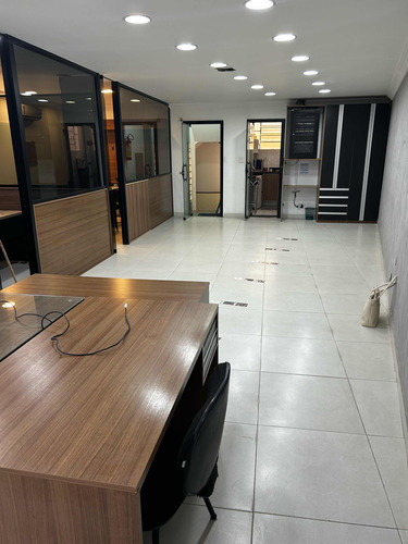 Sala Comercial Mobiliada E Com Equipamentos De Escritório