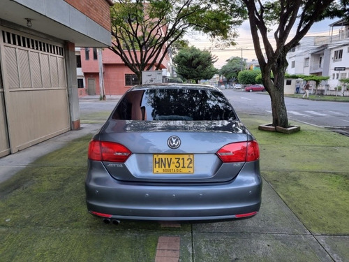 Imagen 6 de 11 de Volkswagen Jetta 2014 2.5 Trendline Blindado 2 Plus