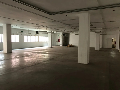 Imagen 9 de 13 de Edificio Industrial, Cerca De Transporte Público Y De Fácil Acceso. Excelente Ubicación