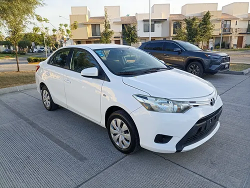Toyota Yaris 1.5 Core Sedan Mt