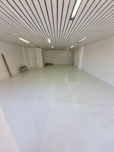 Oficina Venta Monserrat Impecable Al Frente
