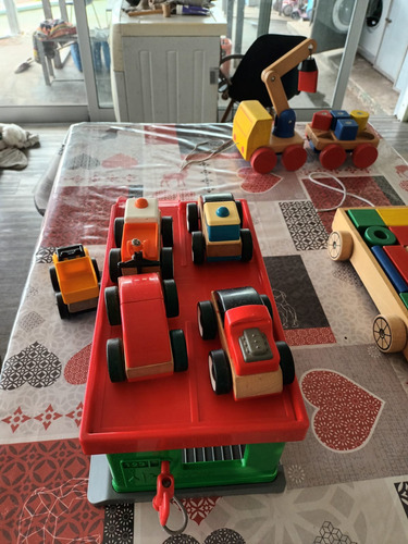 Garage Para Autitos - Marca Ikea Rojo (Usado)