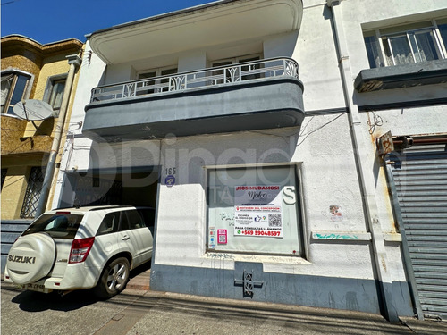 Venta De Local Comercial Céntrico Con Estacionamiento