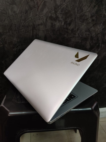 Laptop Evolve E14 Hd Nueva 6 Ram 64ssd+500hdd Mouse Estuche