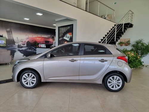 Imagem 12 de 14 de Hyundai Hb 20 Hatch 1.6 16v 4p Flex Comfort Plus Automático