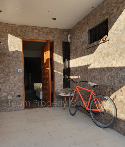 Imagen 4 de 25 de Gran Casa Moderna, Barrio Consolidado
