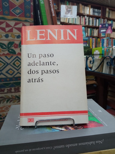 Un Paso Adelante, Dos Pasos Atras -  Lenin