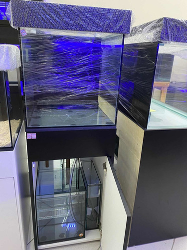 Imagem 3 de 10 de Aquário Cubo 50x50x50 Marinho Ou Doce C/ Sump + Móvel Preto