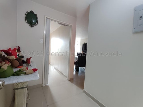 Apartamento En Venta San Jacinto Maracay 24-10969 Ec