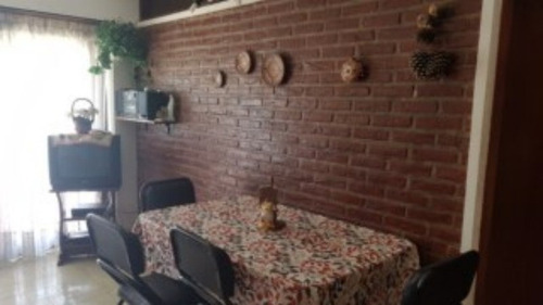 Imagen 2 de 11 de V012 - Excelente Dto 2 Ambientes En Venta, Sobre Peatonal