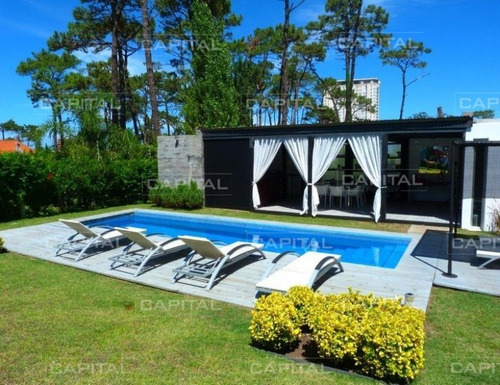 Moderna Casa Playa Mansa - Punta Del Este - 5 Dorm.-ref:25132