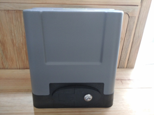 Imagen 2 de 9 de Motor Para Portón Eléctrico Marca Krom De 300kg De Arrastre