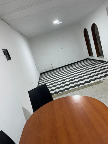 Alquiler Oficina Urb Montecristo Jjgm
