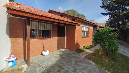 Departamento En Venta De 2 Dormitorios C/ Cochera En Costa Azul