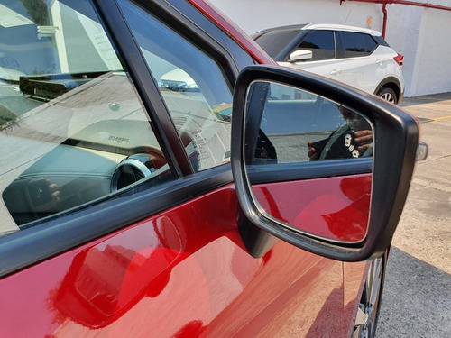 Imagen 7 de 12 de New Versa Exclsuive Cvt 1.6
