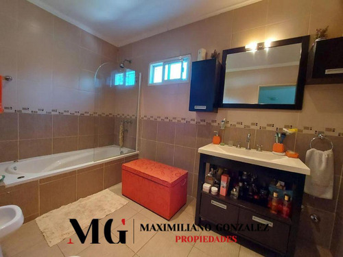 Casa En Venta, 5 Ambientes - El Trébol