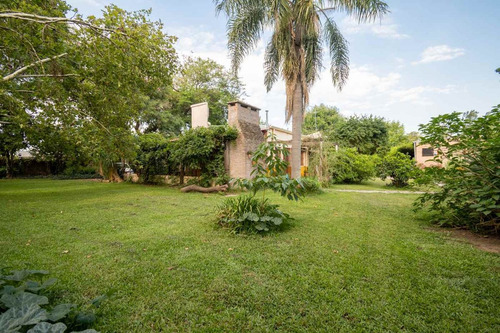 Venta Casa 2 Dorm Con Amplio Jardín En Santo Tomé