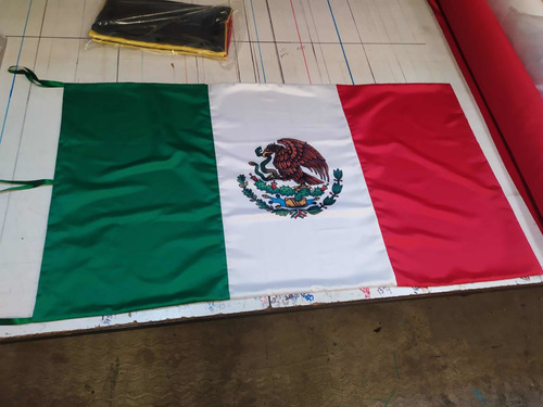 Bandera Mexico Interior Tamaño Kínder Con Moño
