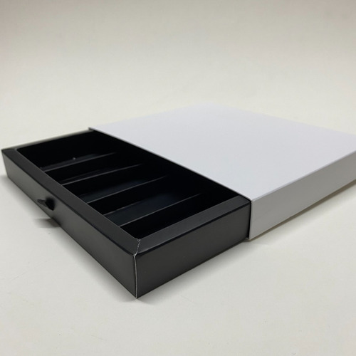 Imagen 1 de 10 de Caja Cajonera Blanco Y Negro P/25 Bombones 1/4kg (x50u) 083b
