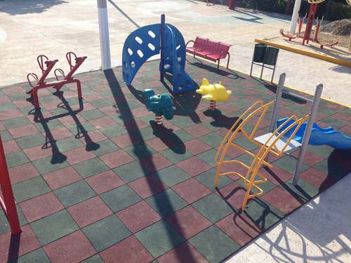 Imagen 2 de 12 de Pisos De Caucho Reciclado