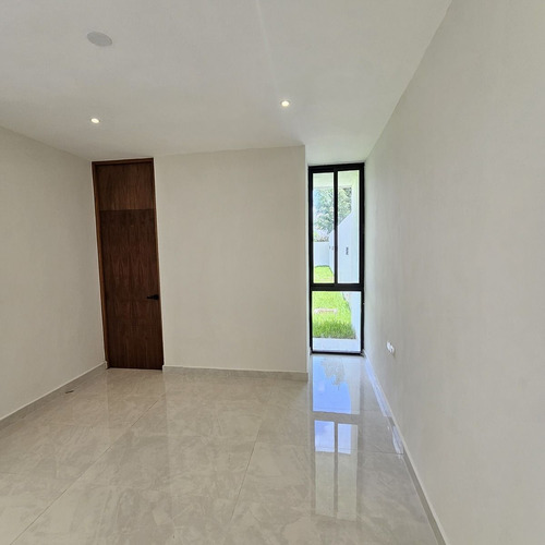 Casa En Venta En Privada Residencial Alura, Cholul.