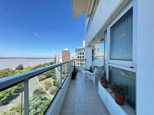 Venta Departamento De Tres Dormitorios Con Vista Al Rio, 2 Cocheras, Amenities. Martin, Rosario