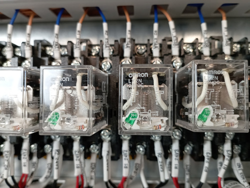 Caixa Elétrica Com 15 Relés R4t-16p-s E 14 Relés Omron Ly2n