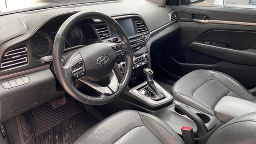 Imagen 8 de 15 de Hyundai Elantra 2019 2.0 Limited Tech Navi At