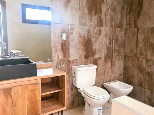 Hermosa Casa 2 Dorm. Zona Sur.