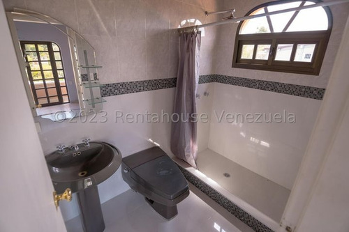 Casa En Venta Con Amplias Áreas Verdes Con Piscina Colinas De Carrizal, Carrizal Altos Mirandinos