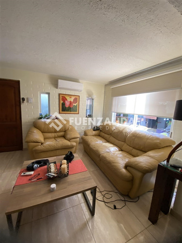 Casa En Venta De 4 Dorm. En Maipú