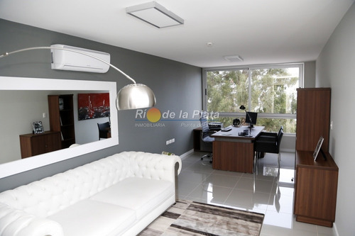 Venta En Bloque, Único Edifico Corporativo En Punta Del Este.- Ref: 13593