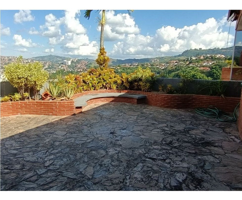 En Venta Espectular Penthouse En Colinas De La California Por $299.000